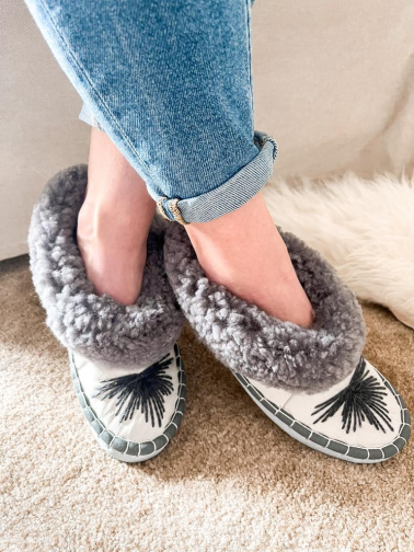 Tradycyjne kapcie damskie Curly Silver 