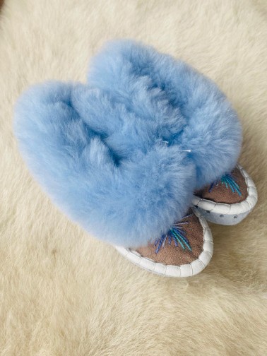 Tradycyjne kapcie dziecięce Azure Glow