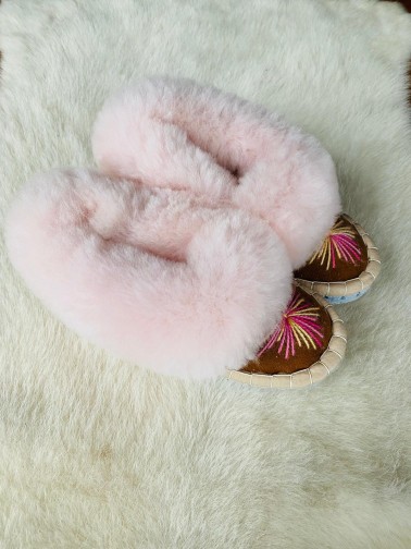 Tradycyjne kapcie dziecięce Pink Petal